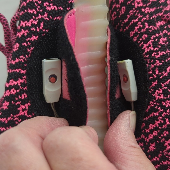 Light Up LED Running Walking Athletic Sneakers 7 Black Pink - Picture 9 of 14